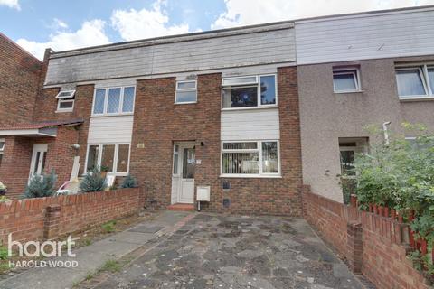 15 Jenny Path, Romford, RM3 8BB