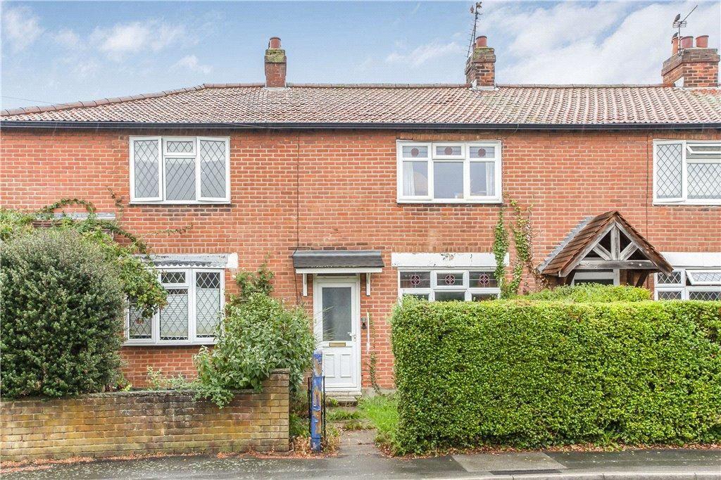 Vegal Crescent, Englefield Green... 2 bed terraced house £290,000