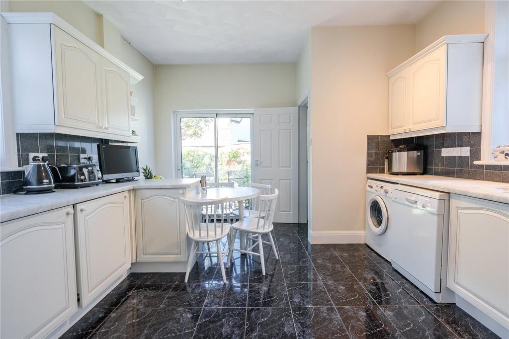 Kitchen (2)