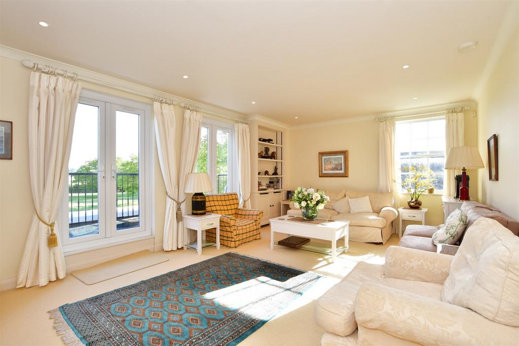 Ford Road, Tortington Manor, Arundel, West Sussex 2 bed apartment for