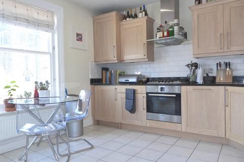 2 bedroom flat to rent, Kings Road, Harrogate, HG1