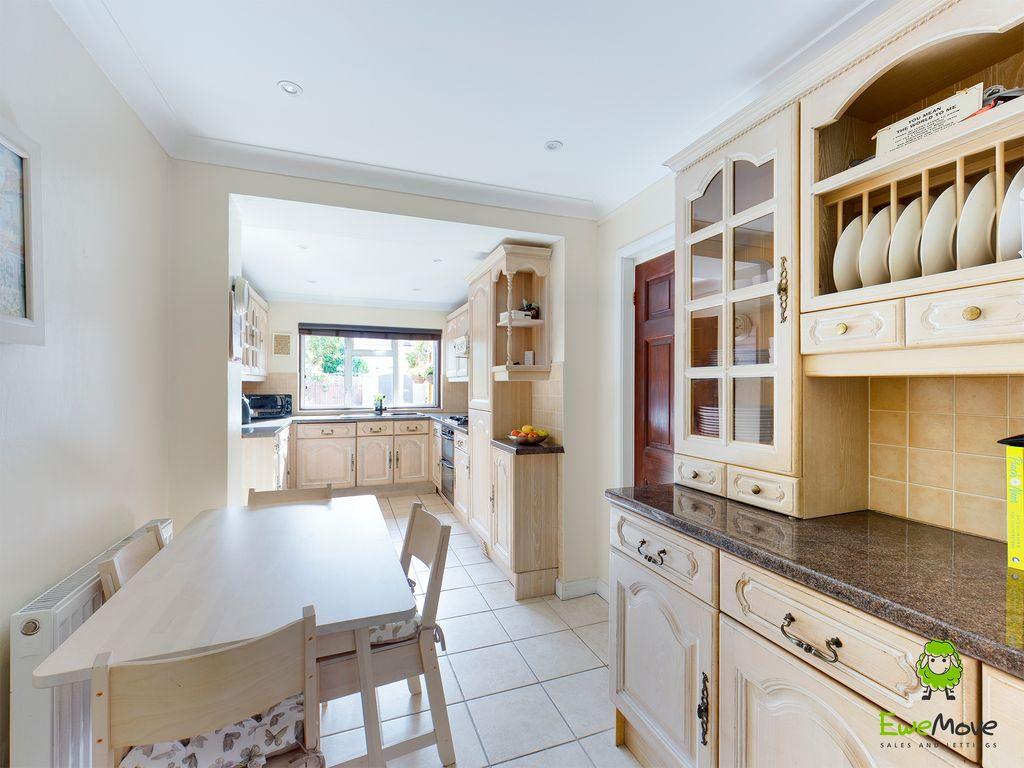 Preston Drive, Bexleyheath DA7 4UQ 5 bed semidetached house £600,000