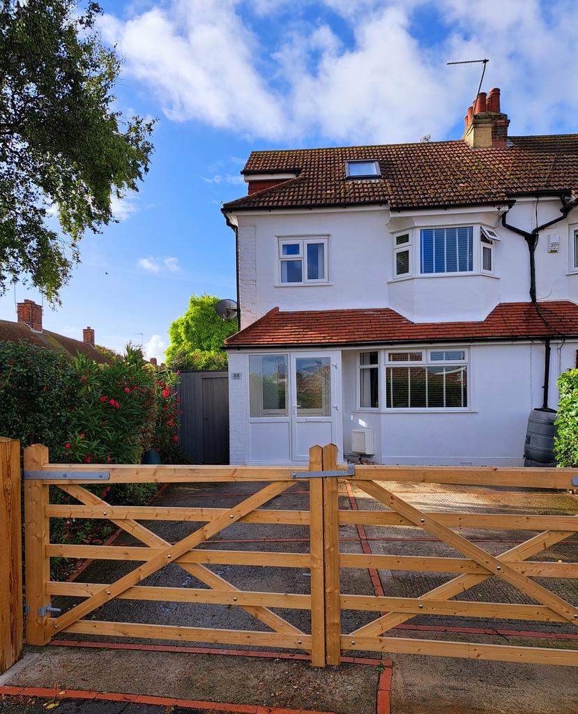 Brougham Road, Worthing, BN11 4 bed end of terrace house £450,000