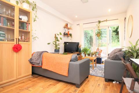 3 bedroom flat to rent, Burghley Road, Kentish Town, NW5