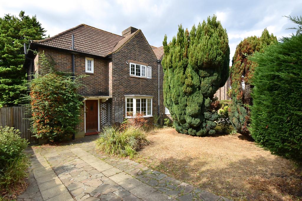 Farnaby Road Bromley BR1 3 bed semidetached house £650,000