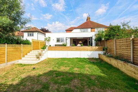 10 Stuart Avenue, Bromley, BR2 7JX