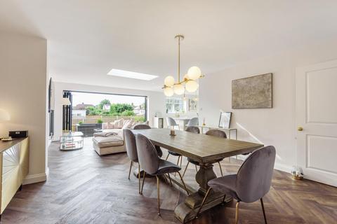 10 Stuart Avenue, Bromley, BR2 7JX