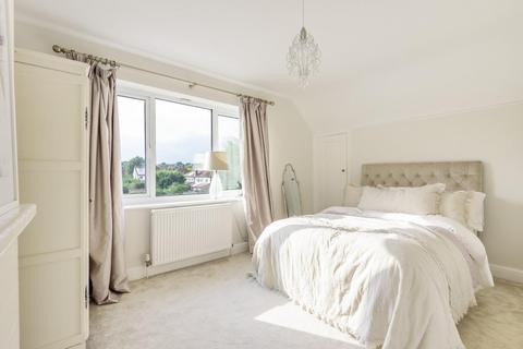 10 Stuart Avenue, Bromley, BR2 7JX