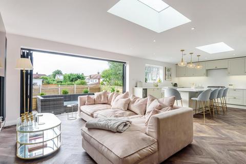10 Stuart Avenue, Bromley, BR2 7JX