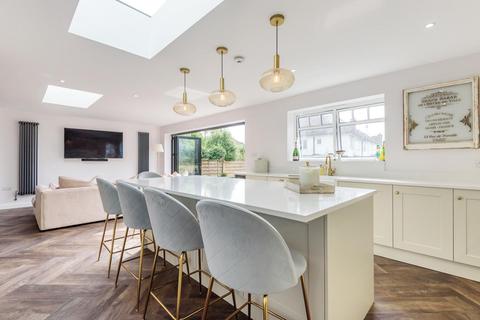 10 Stuart Avenue, Bromley, BR2 7JX