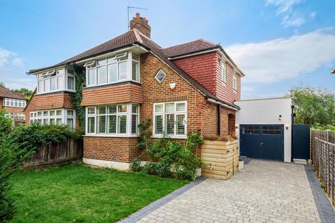 10 Stuart Avenue, Bromley, BR2 7JX