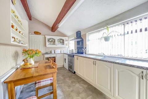 3 bedroom detached house for sale, Hollinbank Lane, Heckmondwike