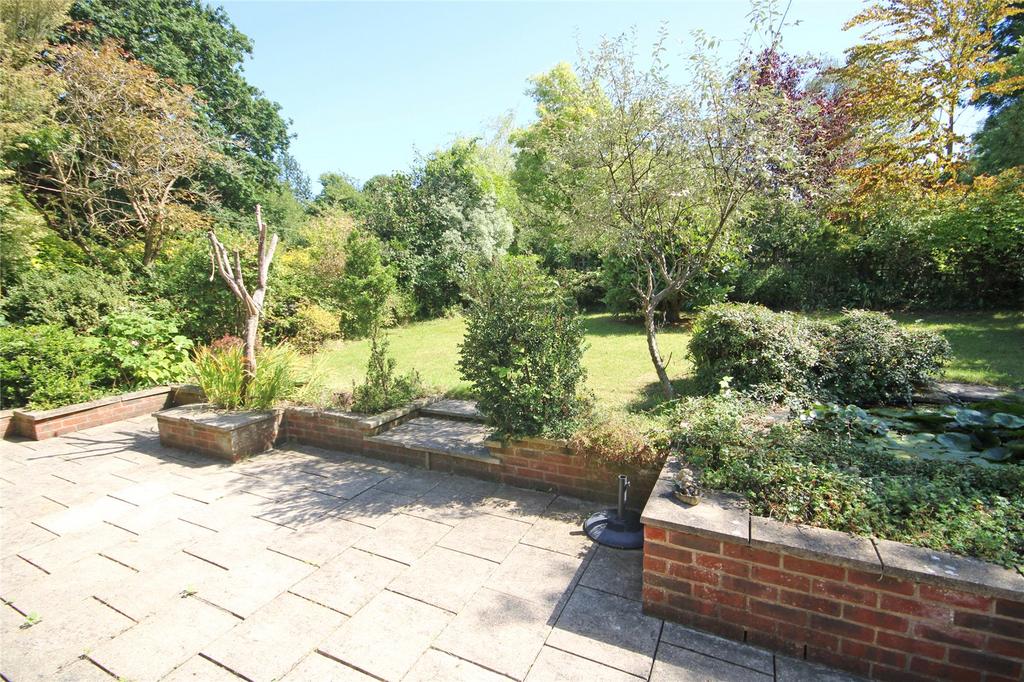 Middle Road, Tiptoe, Lymington, Hampshire, SO41 4 bed detached house