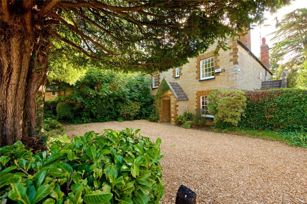 Church Street, Burton Latimer, Kettering, Northamptonshire, NN15 4 bed