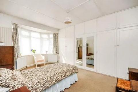 2 bedroom terraced bungalow to rent, Hallowell Avenue, Croydon, Sutton, CR0