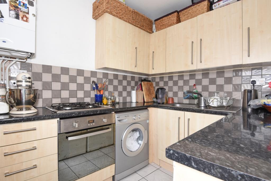 Tyrwhitt Road Brockley SE4 2 bed flat £1,550 pcm (£358 pw)