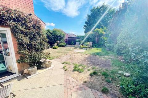 4 bedroom detached house for sale - Kinson Road, Bournemouth