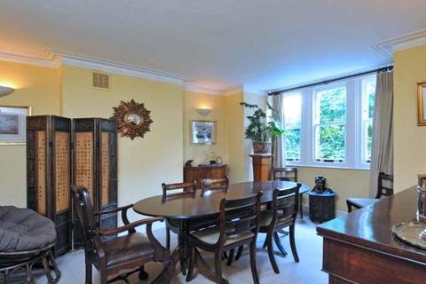 10 Alexandra Avenue, London, SW11 4DZ