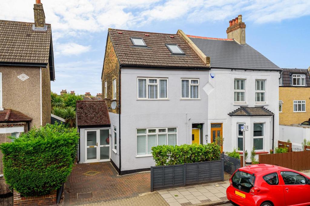 Tylney Road, Bromley 2 bed flat for sale £410,000