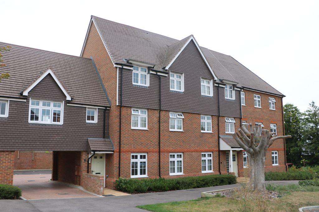 Dimmer Drive, Wilton, Salisbury SP2 0FL 2 bed flat £225,000