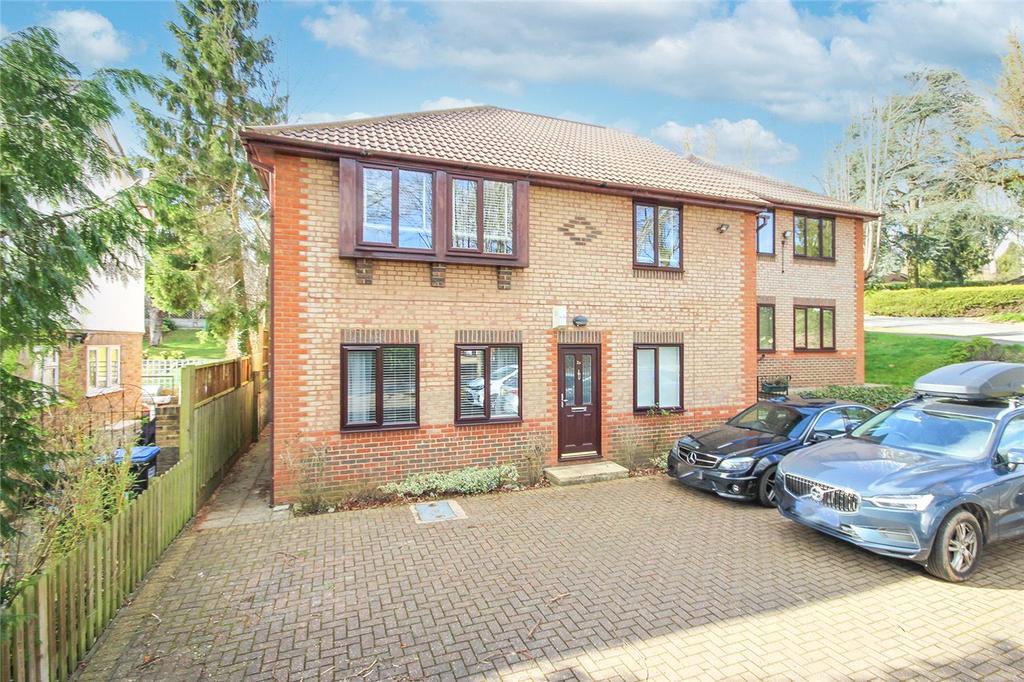 Adele Avenue, Digswell, Hertfordshire 2 bed for sale £350,000