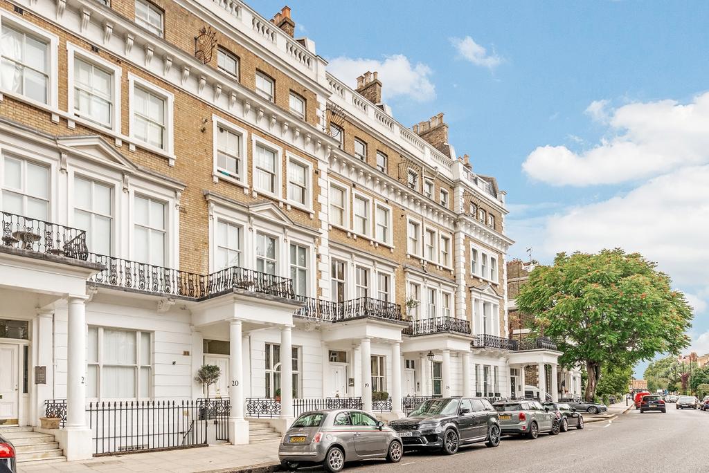 Onslow Gardens London SW7 3 bed apartment - £4,983 pcm (£1,150 pw)