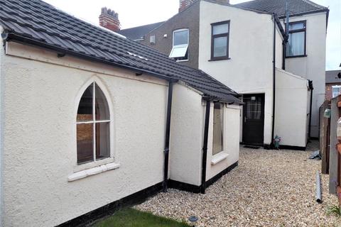 3 bedroom end of terrace house for sale - Cromwell Road, Grimsby, DN31 2DW