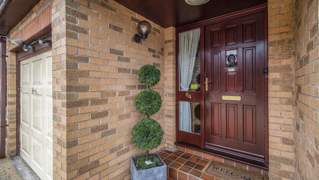 Aurs Glen, Barrhead G78 4 bed detached villa £275,000