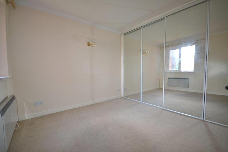 Whitworth Crescent, Southampton 2 bed apartment £825 pcm (£190 pw)