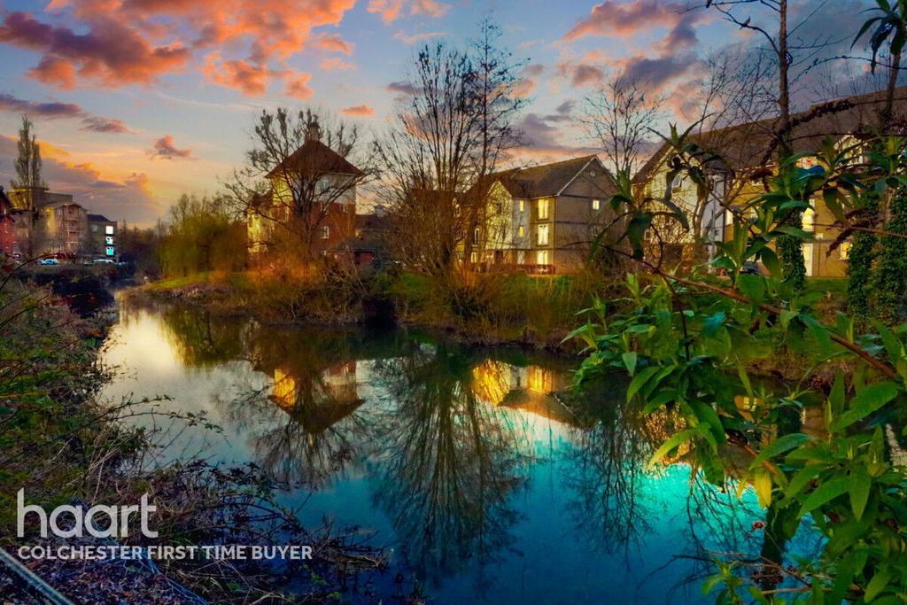 Rotary Way, Colchester 3 bed apartment for sale £250,000