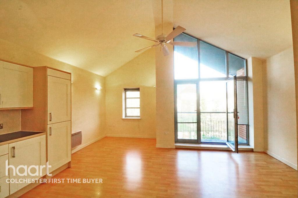 Rotary Way, Colchester 3 bed apartment for sale £250,000