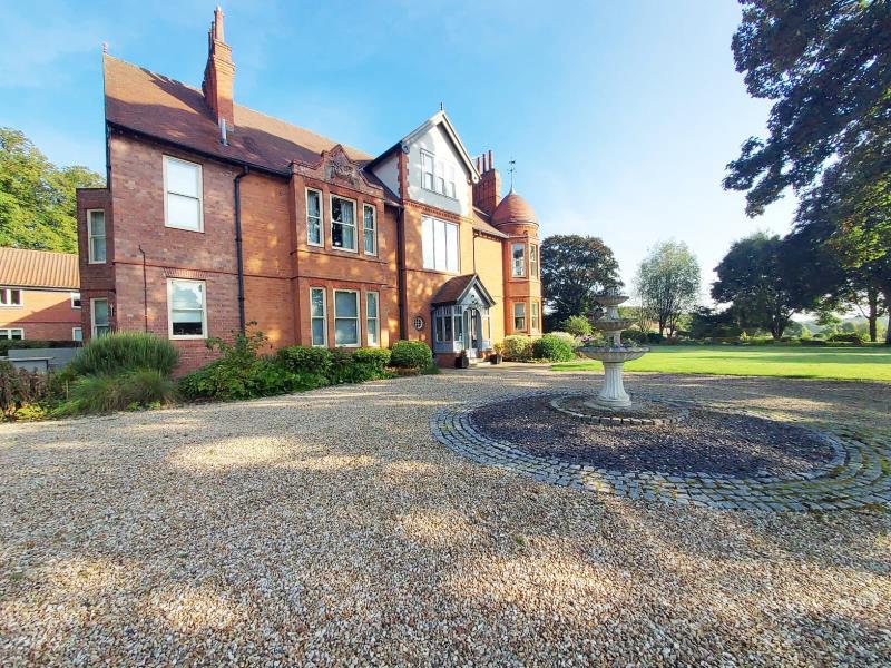 Linby House, Linby, NG15 8AF 2 bed penthouse £2,150 pcm (£496 pw)