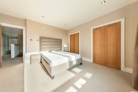 3 bedroom flat to rent, Warren House, Beckford Close, West Kensington, London