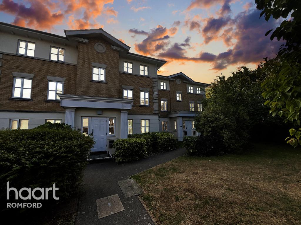 Monkwood Close, Romford 1 bed apartment for sale £210,000