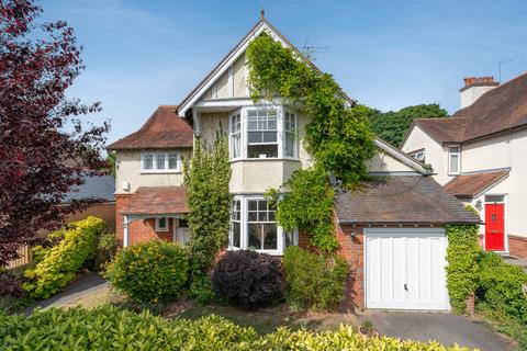 3 bedroom detached house to rent, Clarendon Road, High Wycombe, HP13 7AR