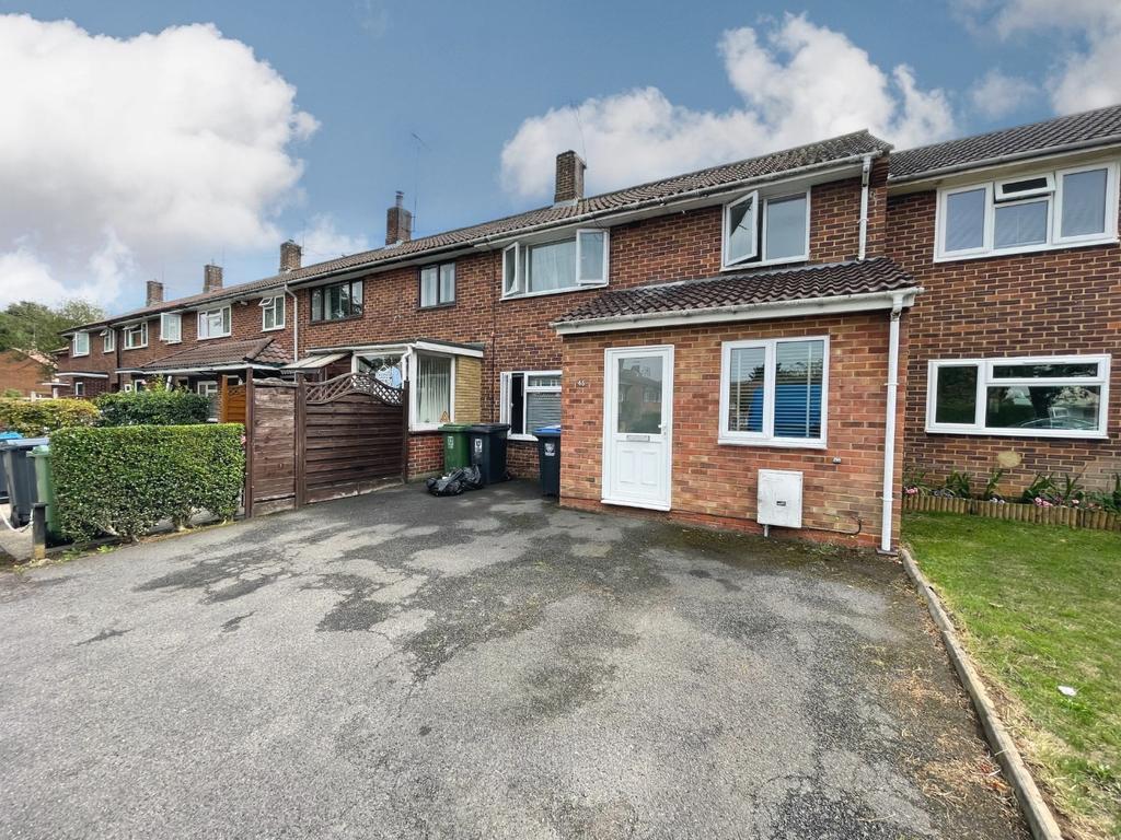 Belsize Road, Hemel Hempstead, Hertfordshire, HP3 8DH 3 bed semi