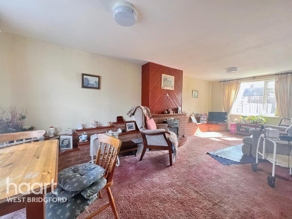 610 Farnborough Road, Clifton NG11 9GW 3 bed end of terrace house £