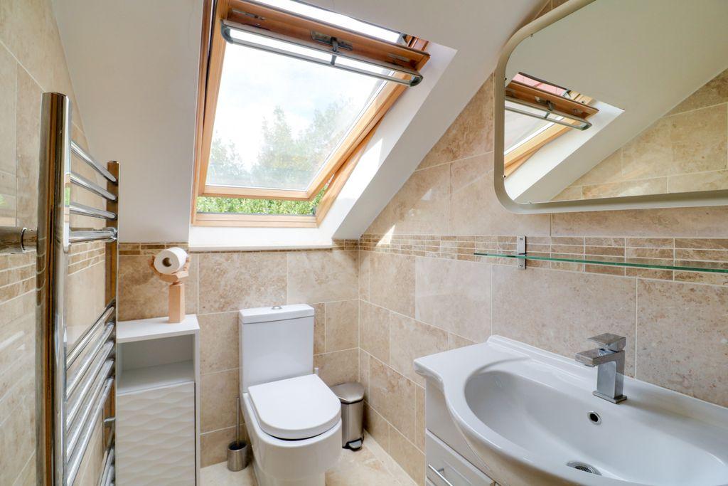 Ensuite to Bed 1