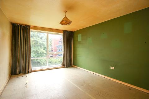 2 bedroom flat for sale - Holmfield Close, Heaton Norris, Stockport, SK4