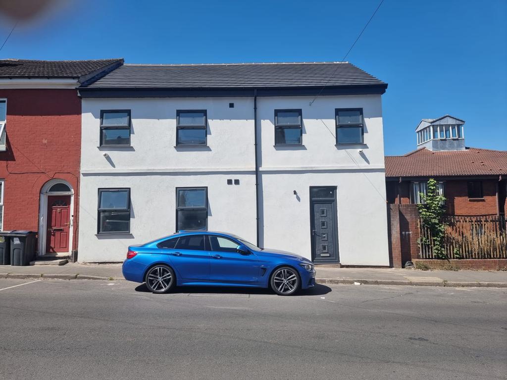 Balsall Heath, B12 9 bed detached house £4,000 pcm (£923 pw)