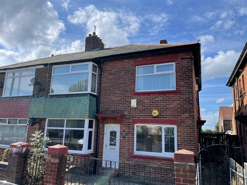 Balkwell Avenue, North Shields. NE29 7JF 2 bed flat £565 pcm (£130 pw)