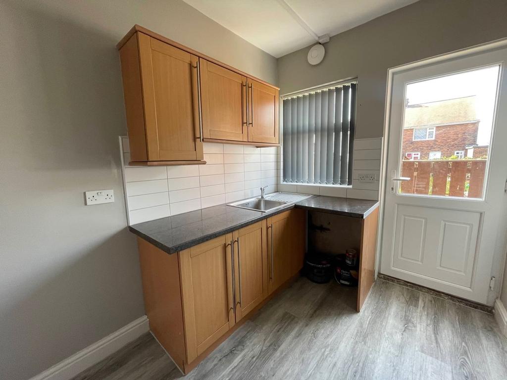 Balkwell Avenue, North Shields. NE29 7JF 2 bed flat £565 pcm (£130 pw)