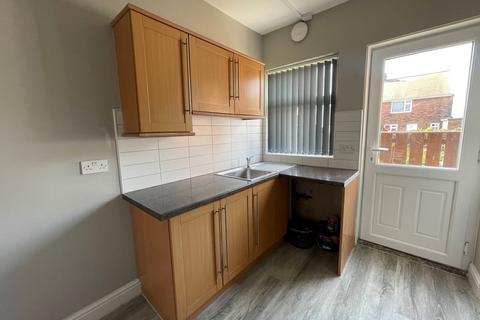 2 bedroom flat to rent, Balkwell Avenue, North Shields.  NE29 7JF