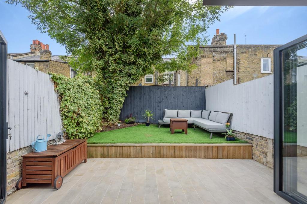 Branksome Road, Brixton 2 bed flat £650,000