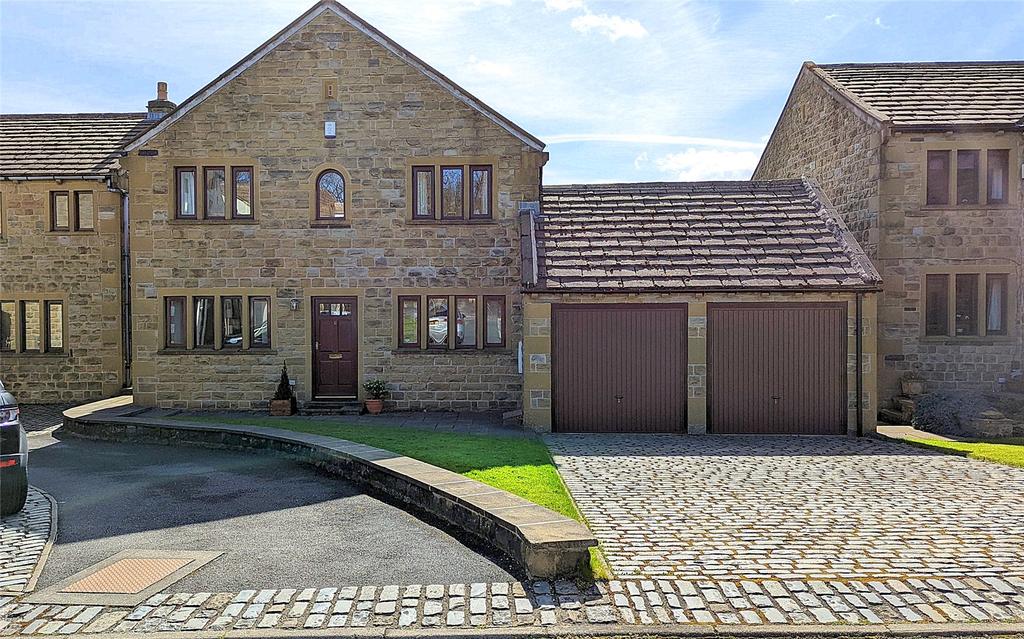 Covey Clough Court, Mirfield, West Yorkshire, WF14 4 bed detached house