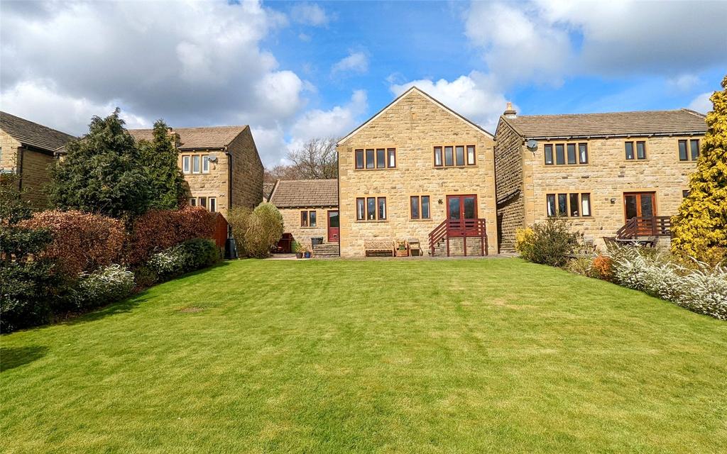 Covey Clough Court, Mirfield, West Yorkshire, WF14 4 bed detached house