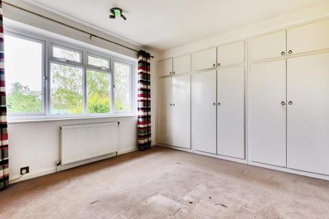 27 Kenton Avenue, Sunbury-on-thames, TW16 5AS