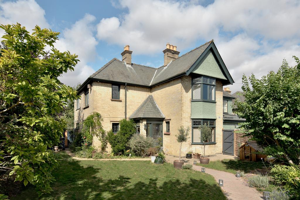 Willow Bend, Impington, Cambridgeshire 5 bed detached house £1,275,000