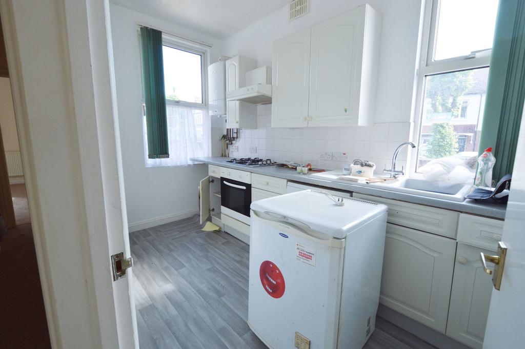 Riviera Drive, SouthendOnSea, SS1 1 bed ground floor flat £750 pcm