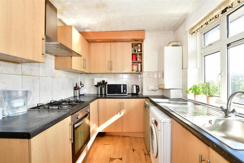 2 bedroom apartment for sale - Hatfield Close, Ilford, Essex